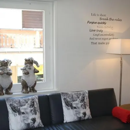 Sleeps 8 Wifi Apartment